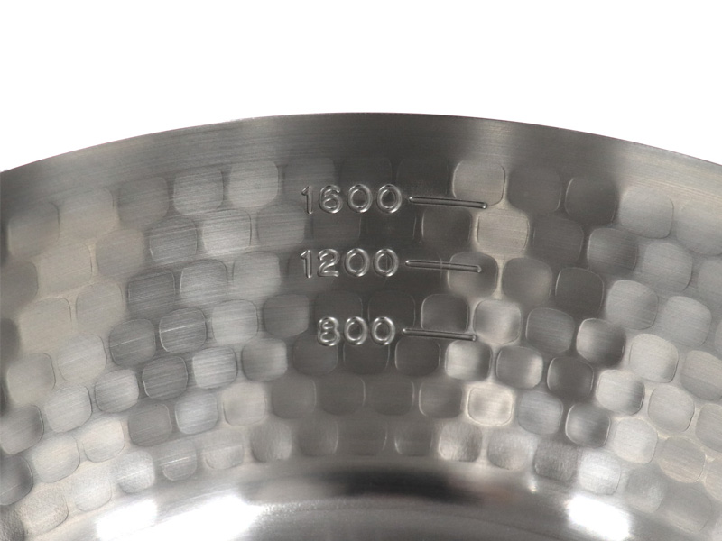 銀鱗 蓋付き槌目雪平鍋20cm | 株式会社タマハシ